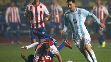 Messi xỏ háng làm 2 cầu thủ Paraguay ngã dúi dụi trên sân